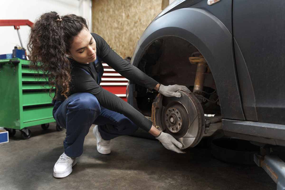 side-view-woman-working-service-1.jpg