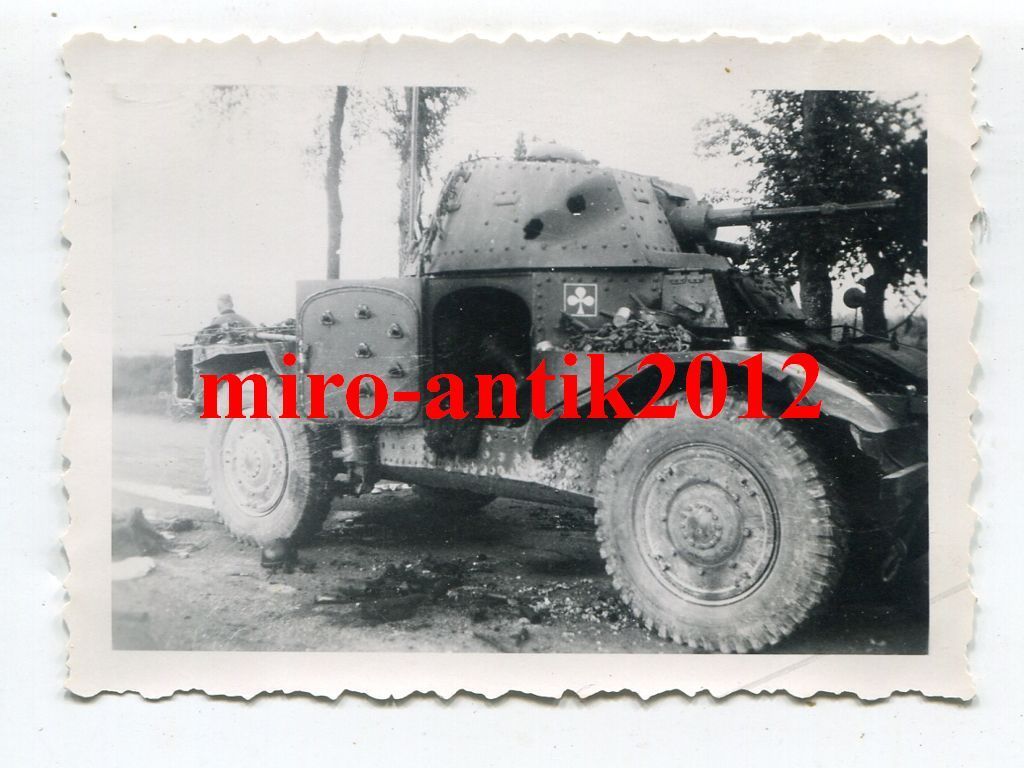 Foto, Wehrmacht, zerstörter Panhard 178, Emblem,
