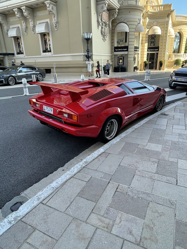 FF916BBB-6150-43B2-9822-2176663C8E5C