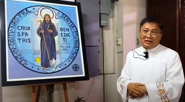 Onoriamo i santi perché seguono Dio e sono degni delle nostre imitazioni e devozioni dans Citazioni, frasi e pensieri Rev-fr-Marius-P-Roque