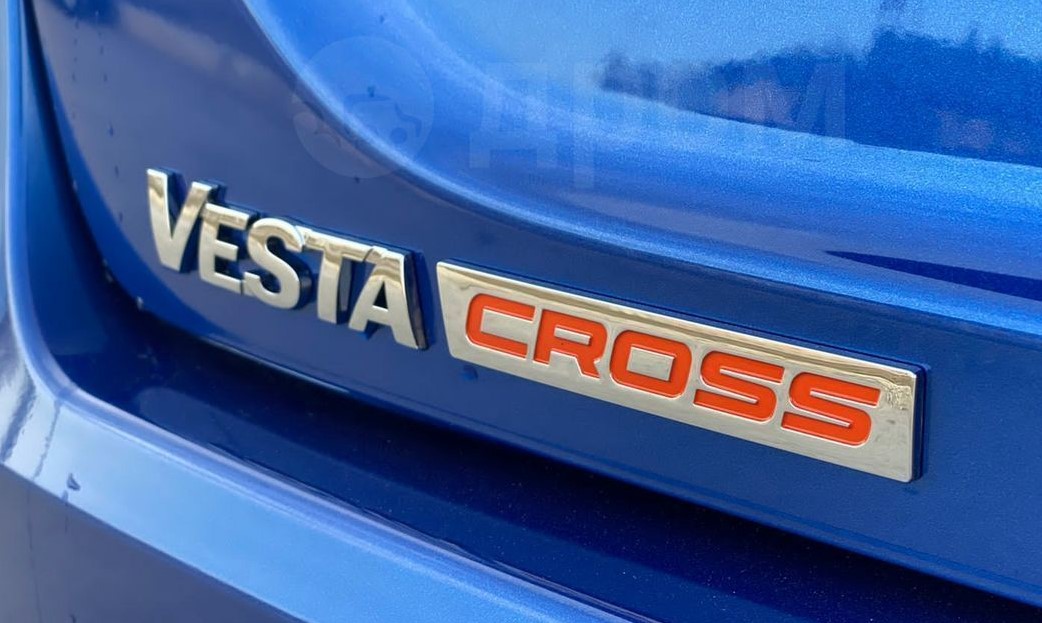 logo vesta cross