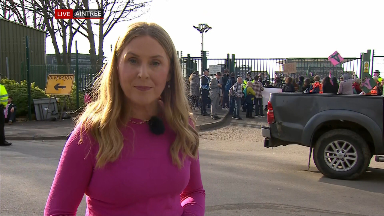 04.15 - 17.35.00 - BBC Wales Today. News and weather from BBC Wales. ....ts_snapshot_02.02.695