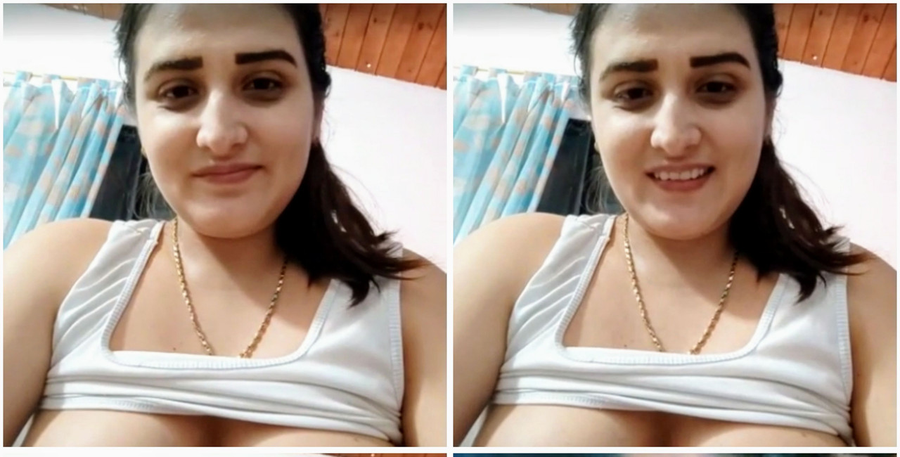 hot desi aunty showing her boob exclusive viral clip