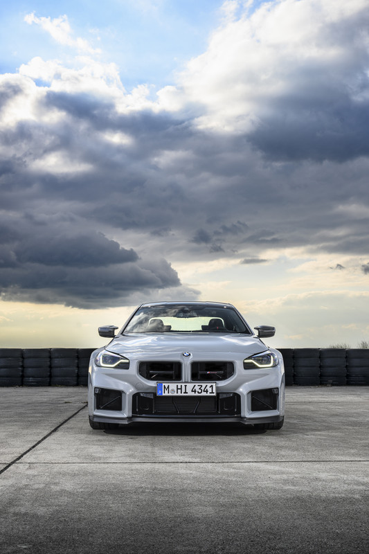 P90600870_highRes_the-new-bmw-m2-cs