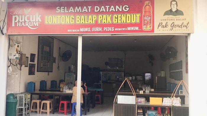 Lontong Balap Pak Gendut, tempat makan siang enak di Surabaya yang dekat dengan sejumlah tempat wisata dan tempat sewa motor.