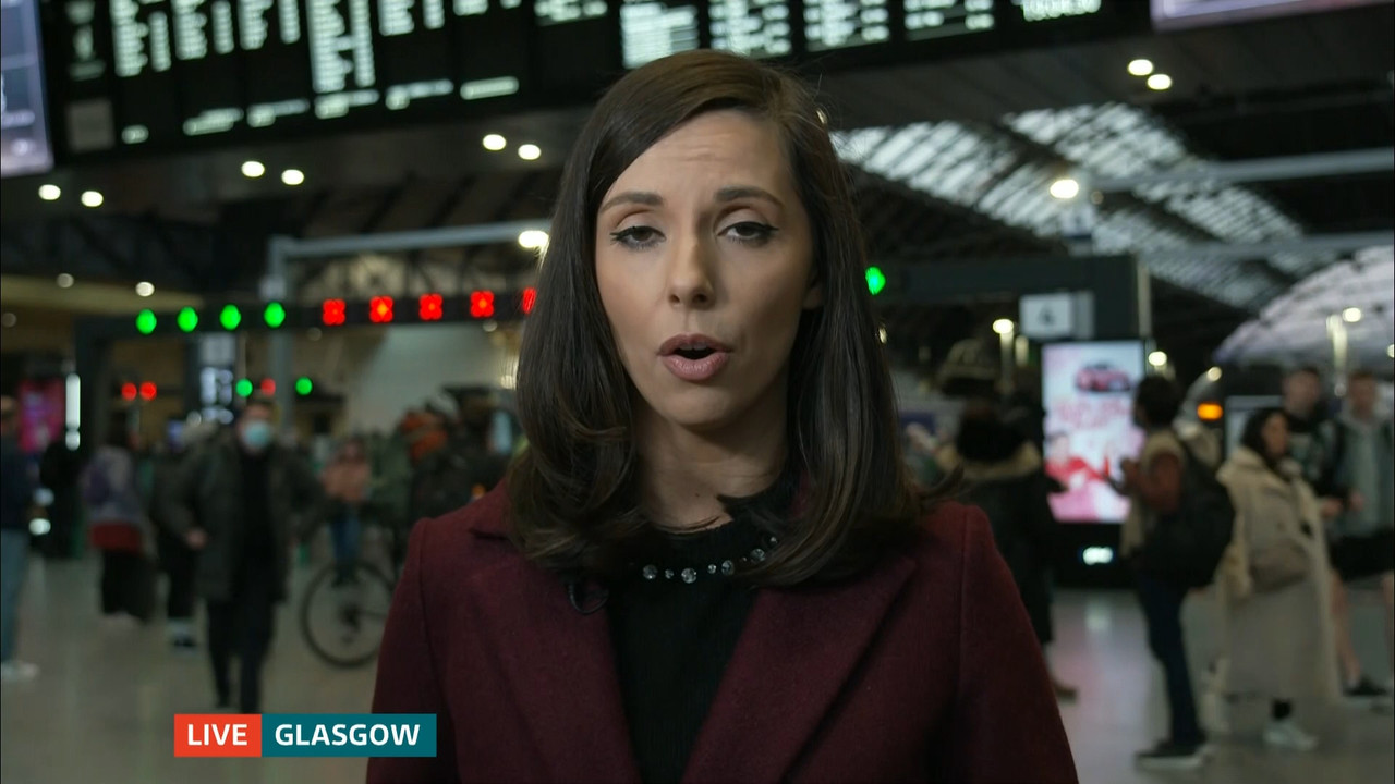 ITV Evening News_20220401_18301930.ts_snapshot_34.33.122
