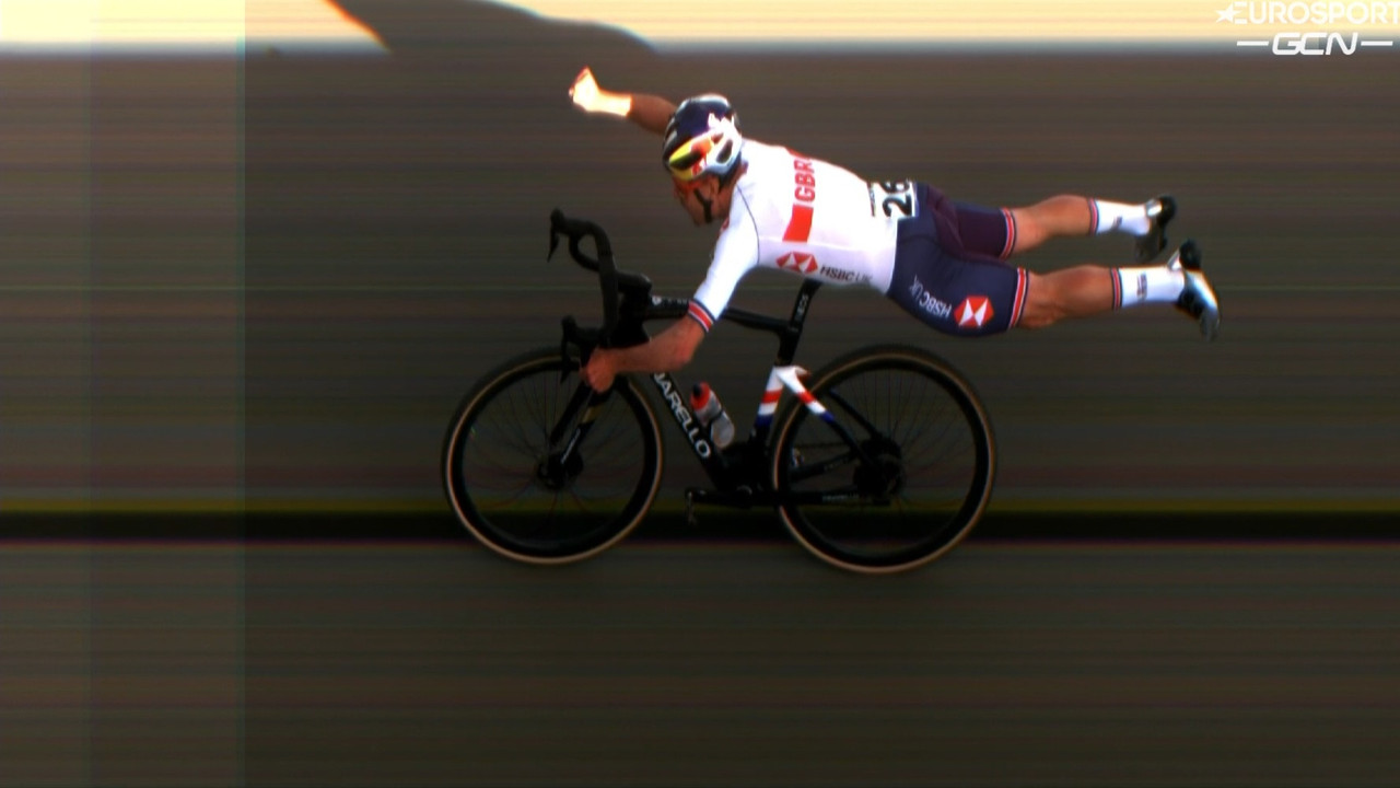 Tom Pidcock photo finish