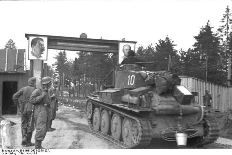 ”10”_Bundesarchiv_Bild_101I-265-0035A-27A,_Russland,_Panzer_38t