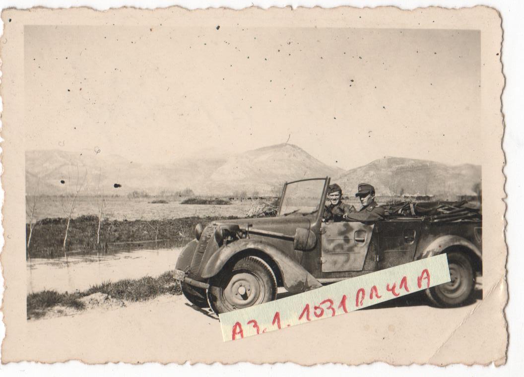 Wehrmacht Fahrzeug nur getarnt  Schön