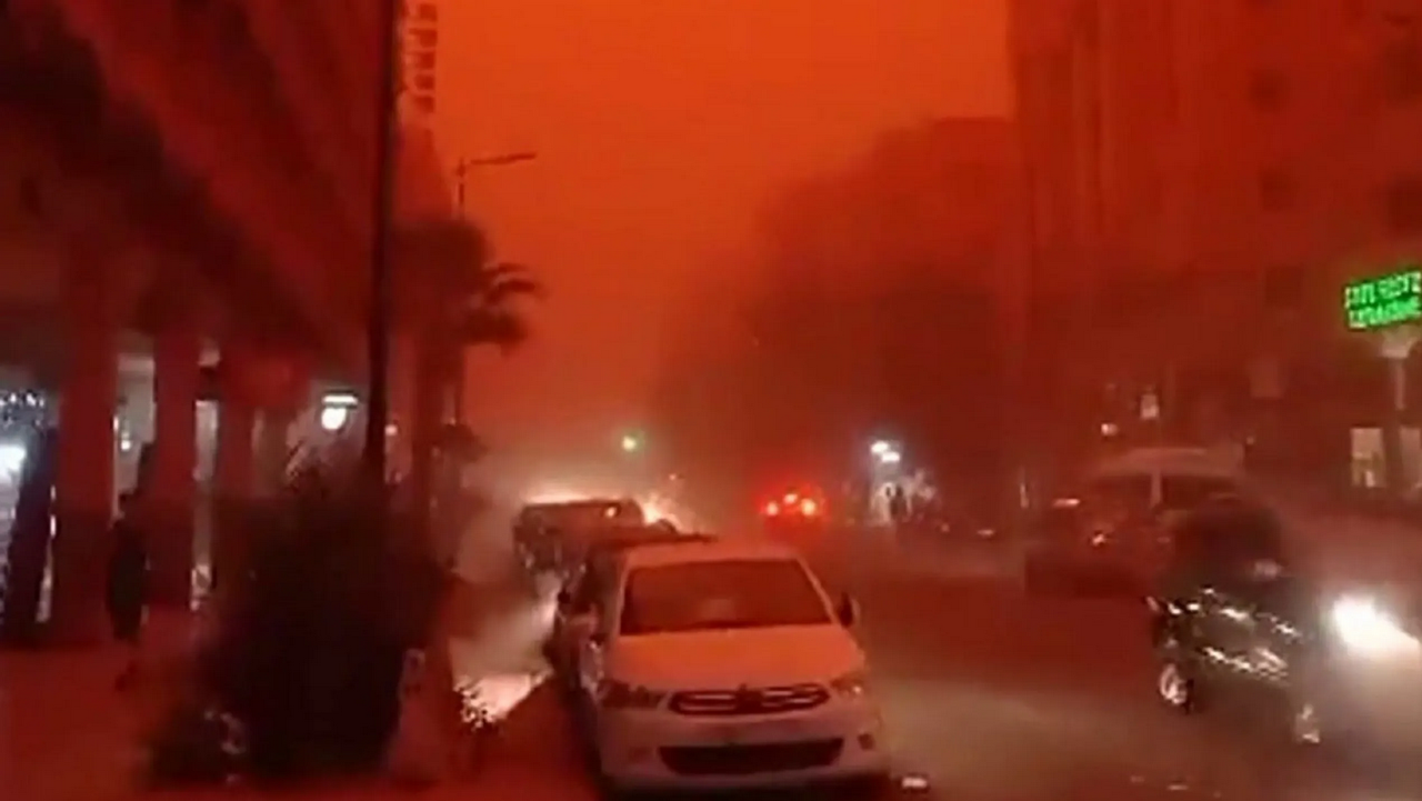 Apocalipsis comienza en Marruecos, el cielo de tiñe de rojo y este es el video