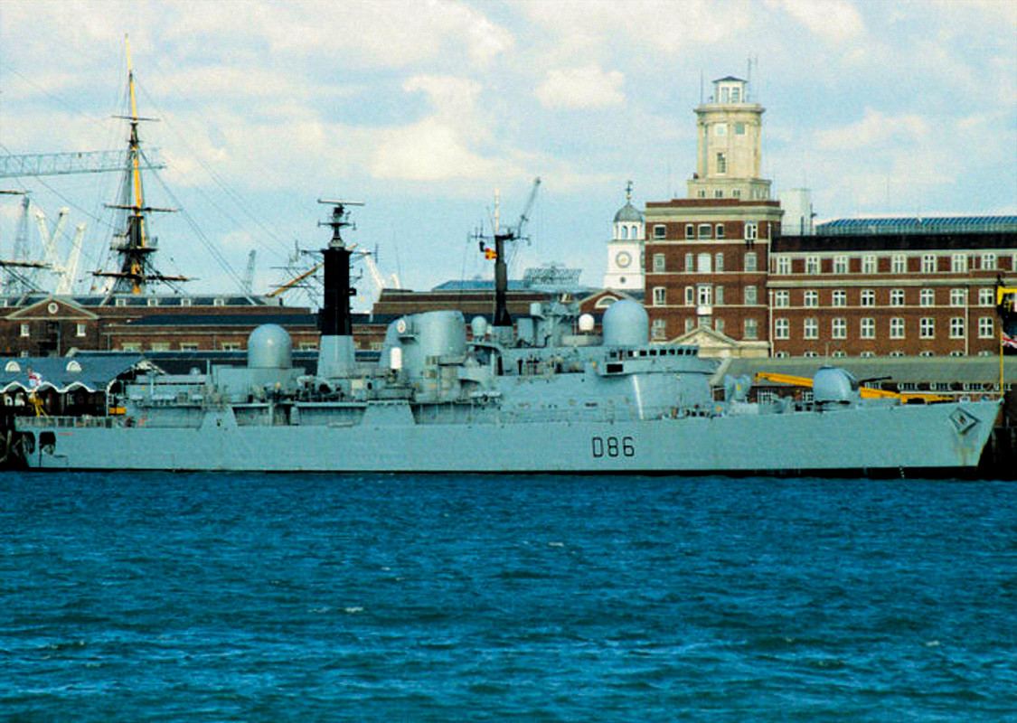 HMS Birmingham (D.86) в Портсмуте, 13 октября 1997