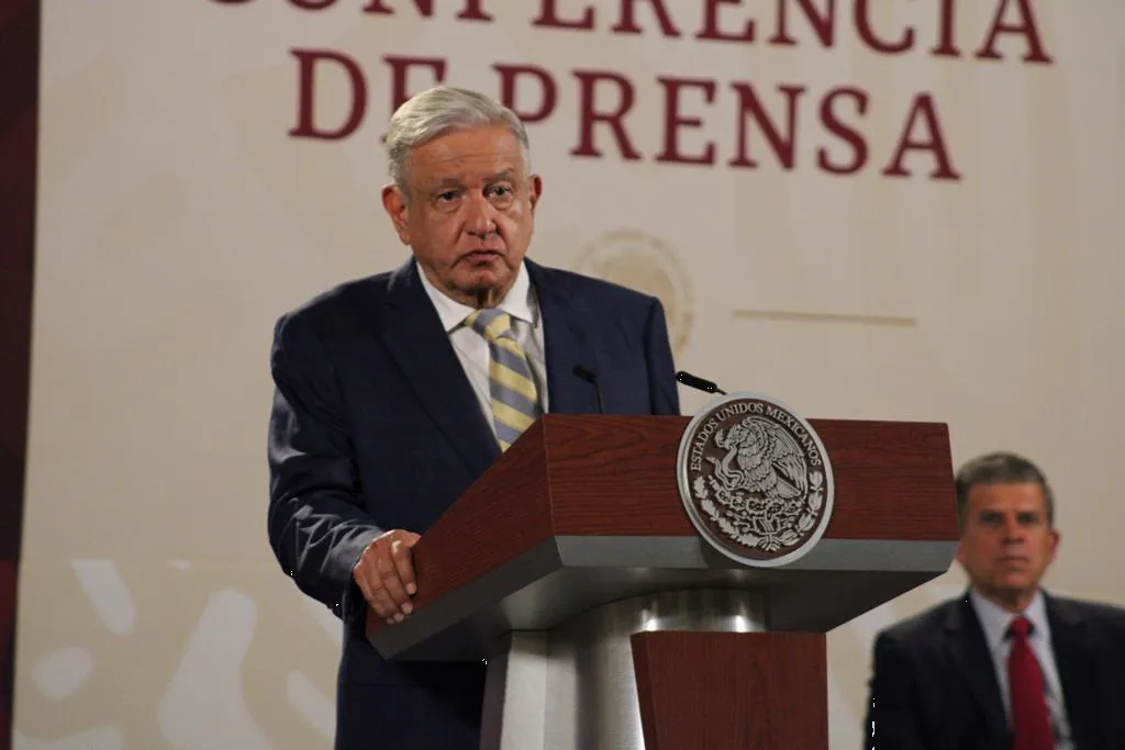 Tras cónclave morenista, AMLO se reúne con Consejeros del INE