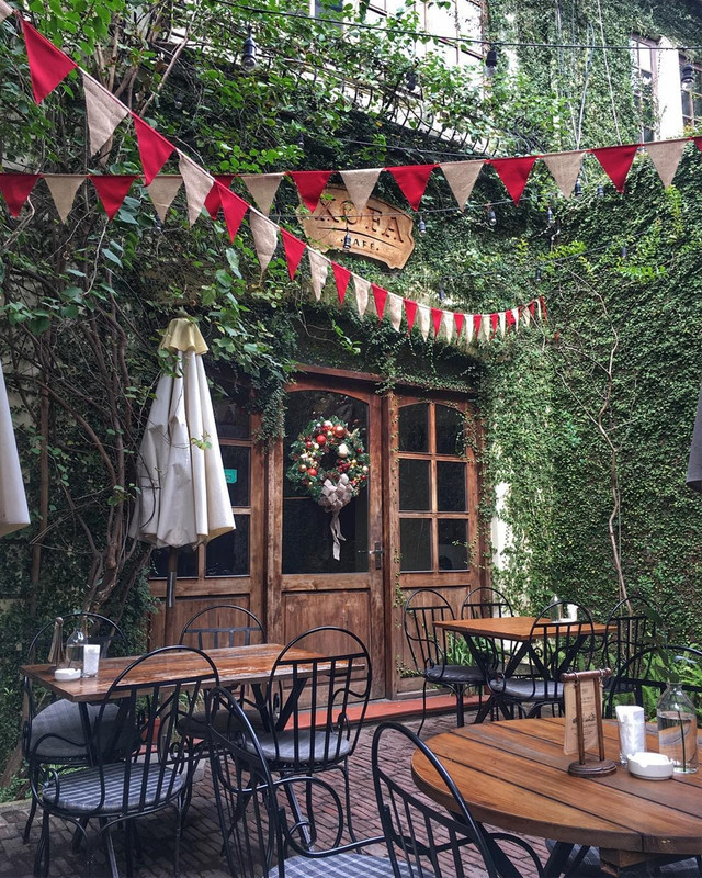 Mê mẩn 8 QUÁN CAFE DECOR GIÁNG SINH siêu lộng lẫy ở Hà Nội cho các tín đồ sống ảo - ảnh 42 me man 8 quan cafe decor giang sinh sieu long lay o ha noi cho cac tin do song ao - anh 42
