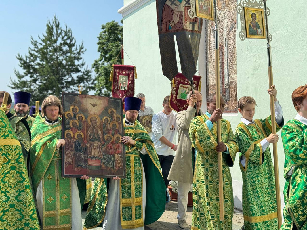 photo-5348180323537646335-y