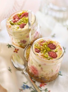 small-raspberry-pistachio-cheesecakes-569956.jpg