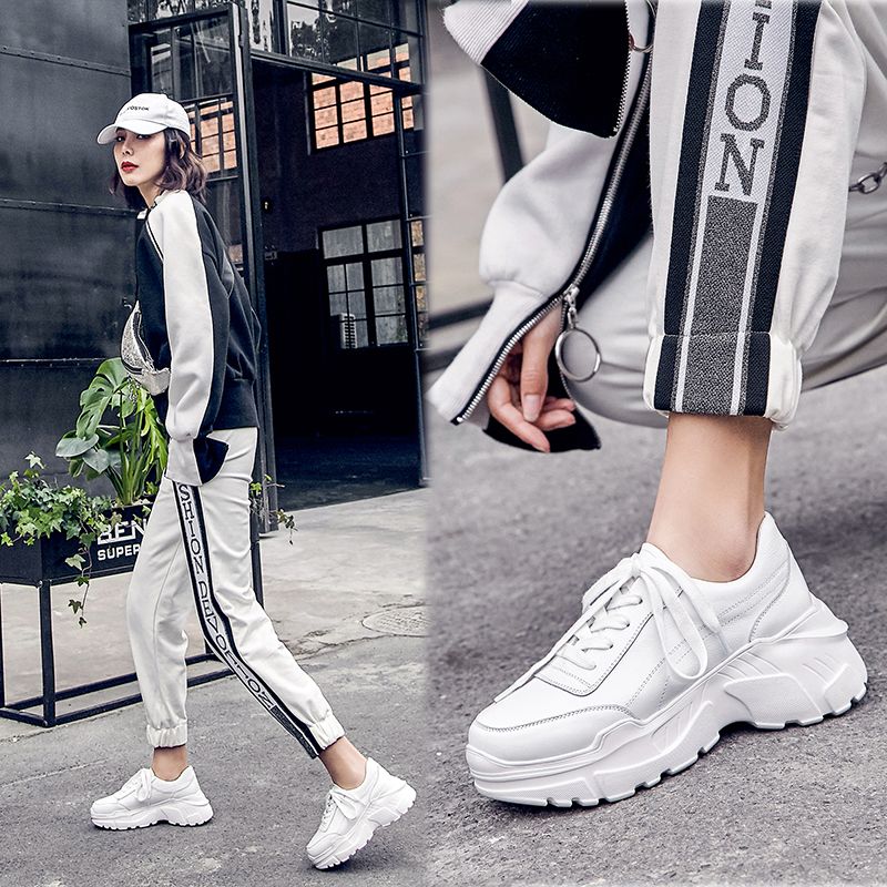 Extremely chunky sneaker