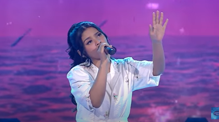 Penampilan Rimar Callista saat menyanyikan lagu Snowman