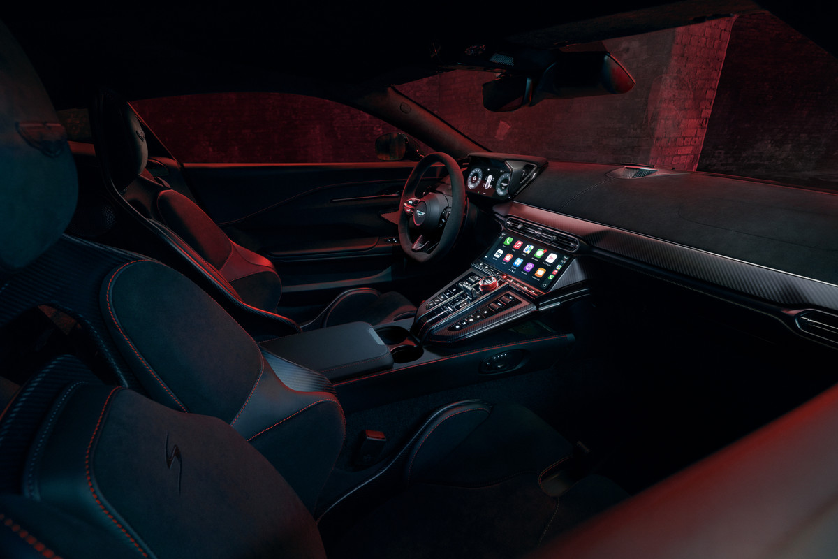 Aston_Martin_Vantage_S_12