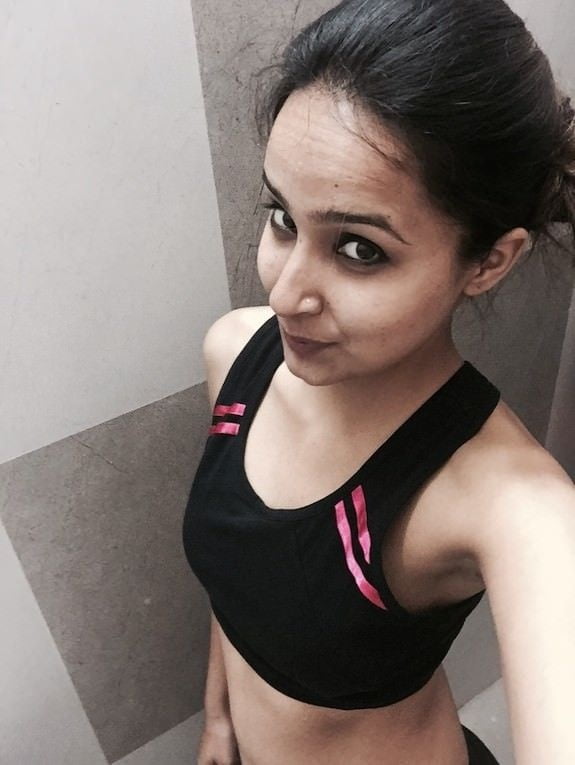 Horny Girl Showing Full Nude Body