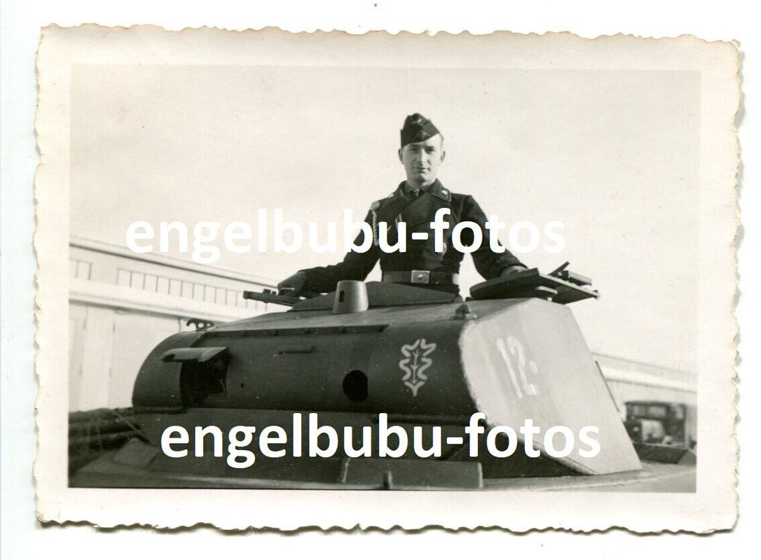 FOTO - Panzer-Regiment 2 (Eisenach) - PANZER - Nr. 12 & Div.Wappen 1.Panz.Div.