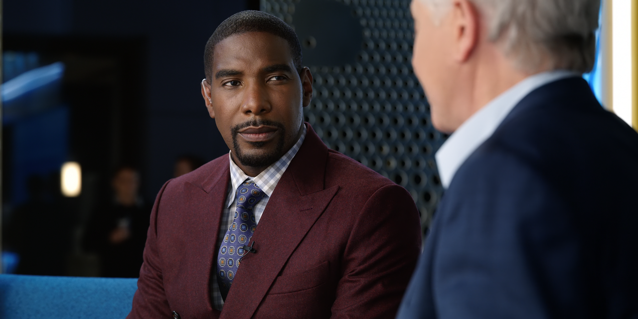 The.Morning.Show.S02E06.A.Private.Person.2160p.10bit.ATVP.WEB-DL.DDP5.1.HEVC-Vyndros.mkv_snapshot_04