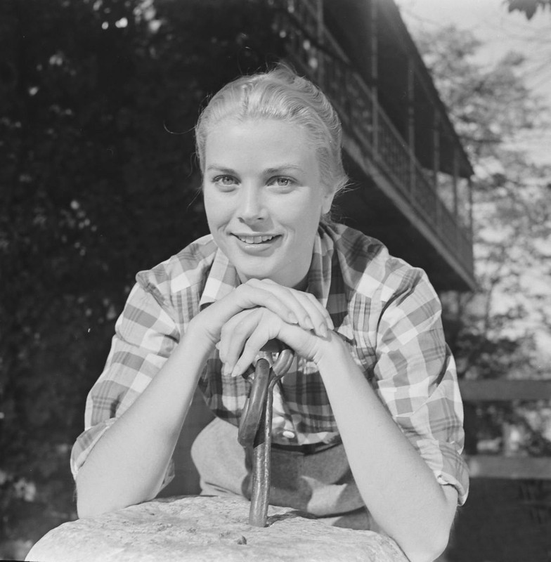 GraceKelly_md11