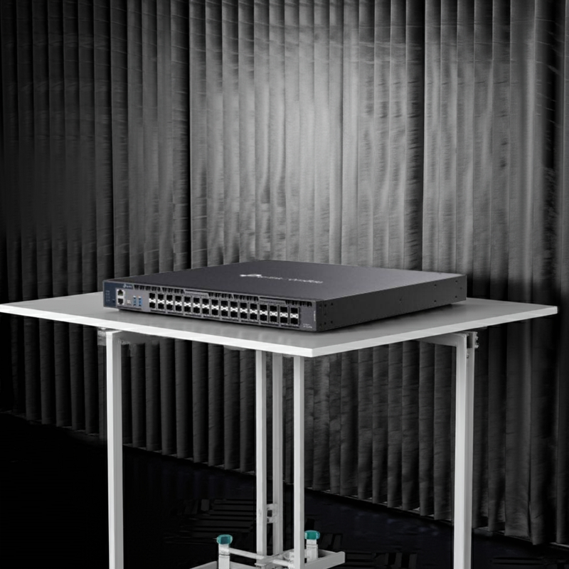 Painel frontal do switch com 32 slots SFP+ 10G