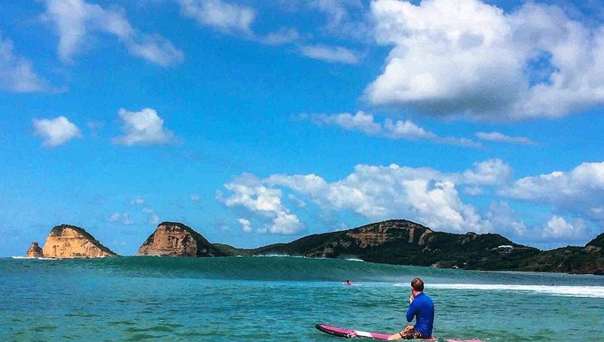 Pesona Pantai Gerupuk Bagi Peselancar dan Pecinta Alam di Lombok