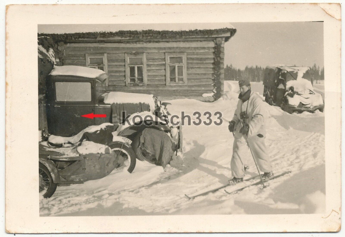 Foto Jäger der Wehrmacht mit Schneetarnanzug auf Ski im Osten LKW 10. Panzer Div