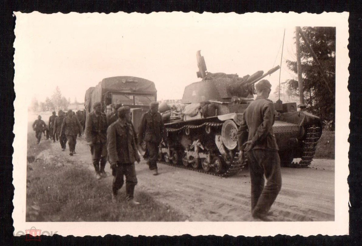 WWII. Чешский легкий танк lt-35, грузовики. Оккупация. Вермахт.