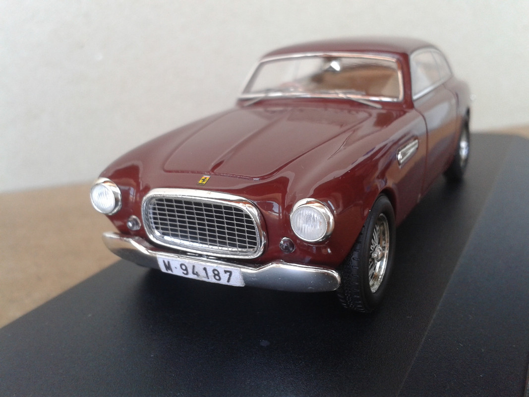 1951 Ferrari 212 Inter Vignale Berlinetta (Hot Wheels Elite) (5)