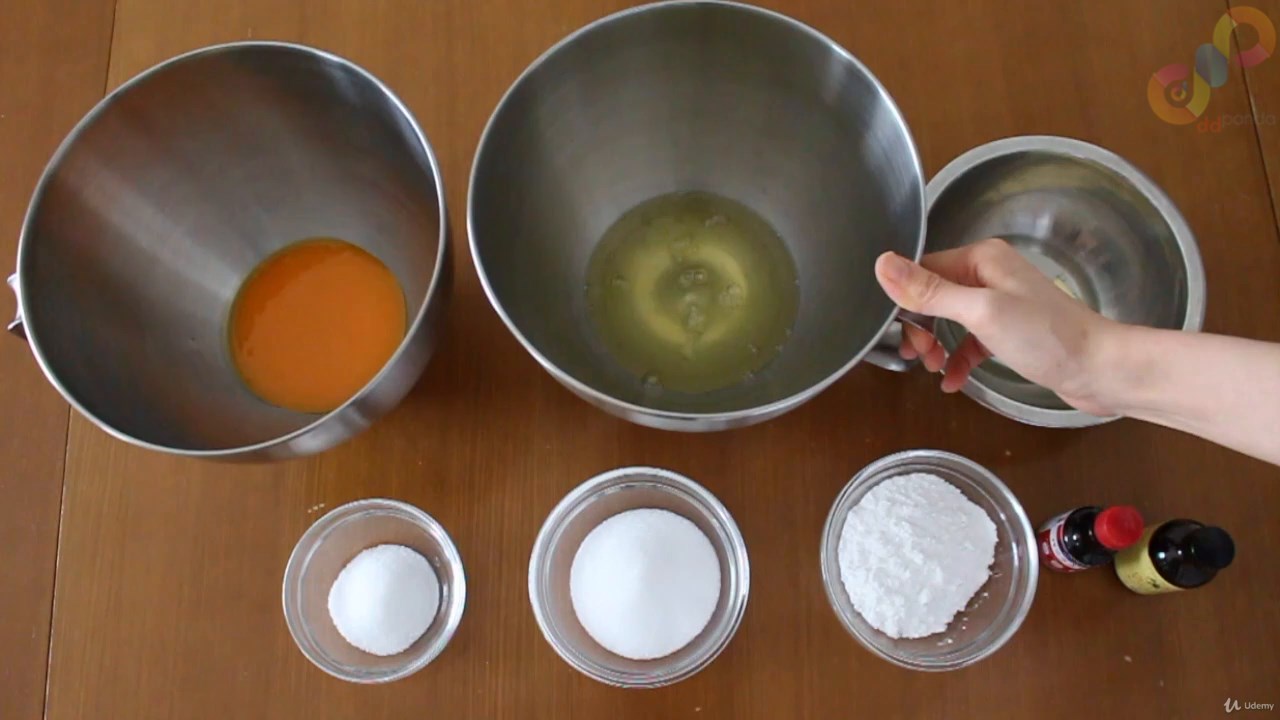 2 Vanilla souffle sponge cake Part 1 mp4 0002