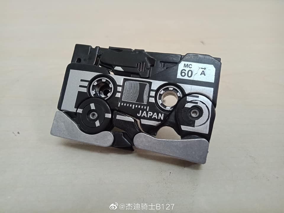 Transformers-War-For-Cybertron-Covert-Agent-Ravage-21