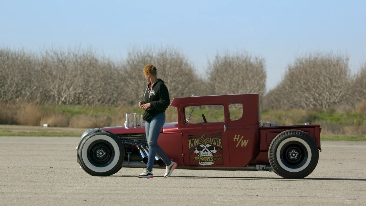 Life Size (2020) S01E01 Hot Rod to the Core - The Bone Shaker (1080p AMZN Webrip x265 10bit EAC3 2.0