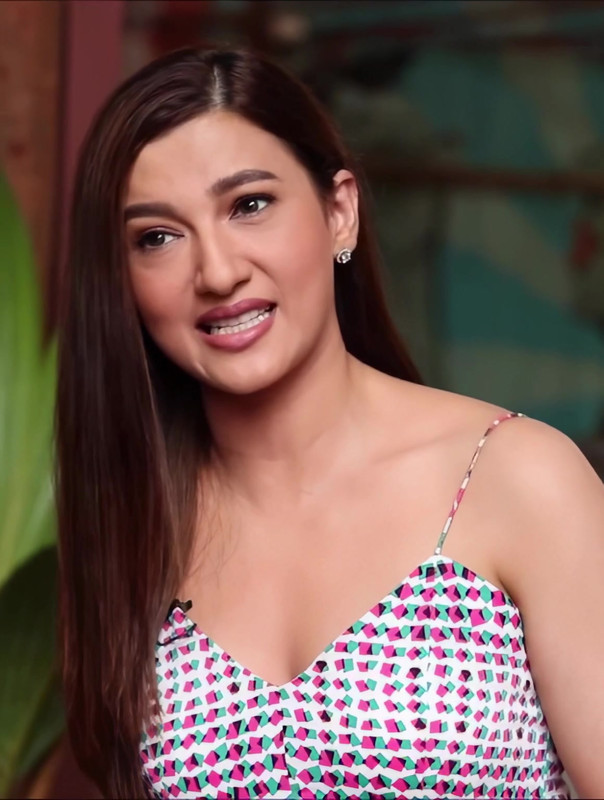 [Image: Gauahar-Khan-02-006.jpg]