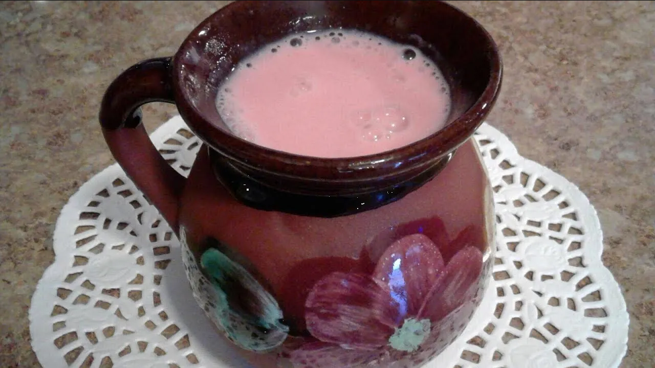 ¿Cómo hacer atole de fresa natural para el Día de la Candelaria?