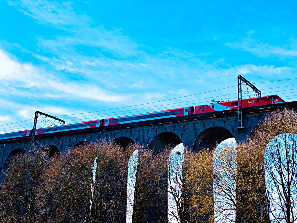 train-viaduct-HD.jpg