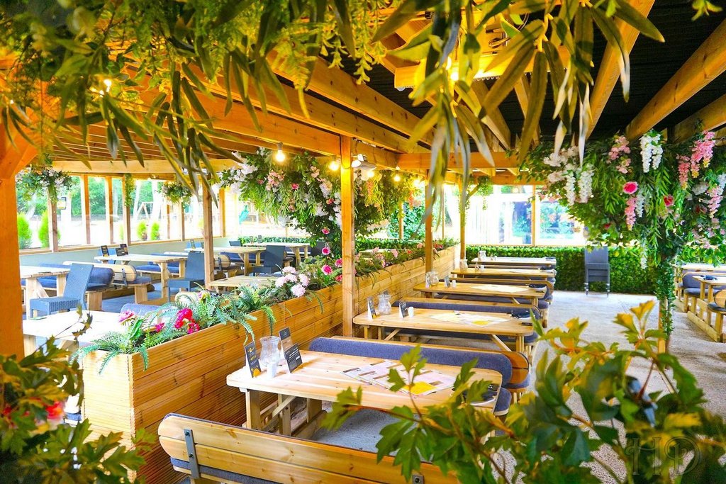 pub-garden-lido-HD.jpg