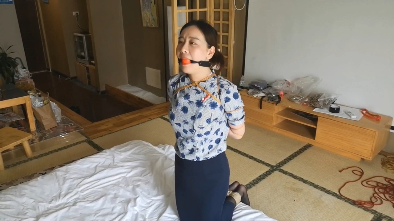 随心原创 驷马紧缚的黑丝空姐.mp4_20210916_130246.354