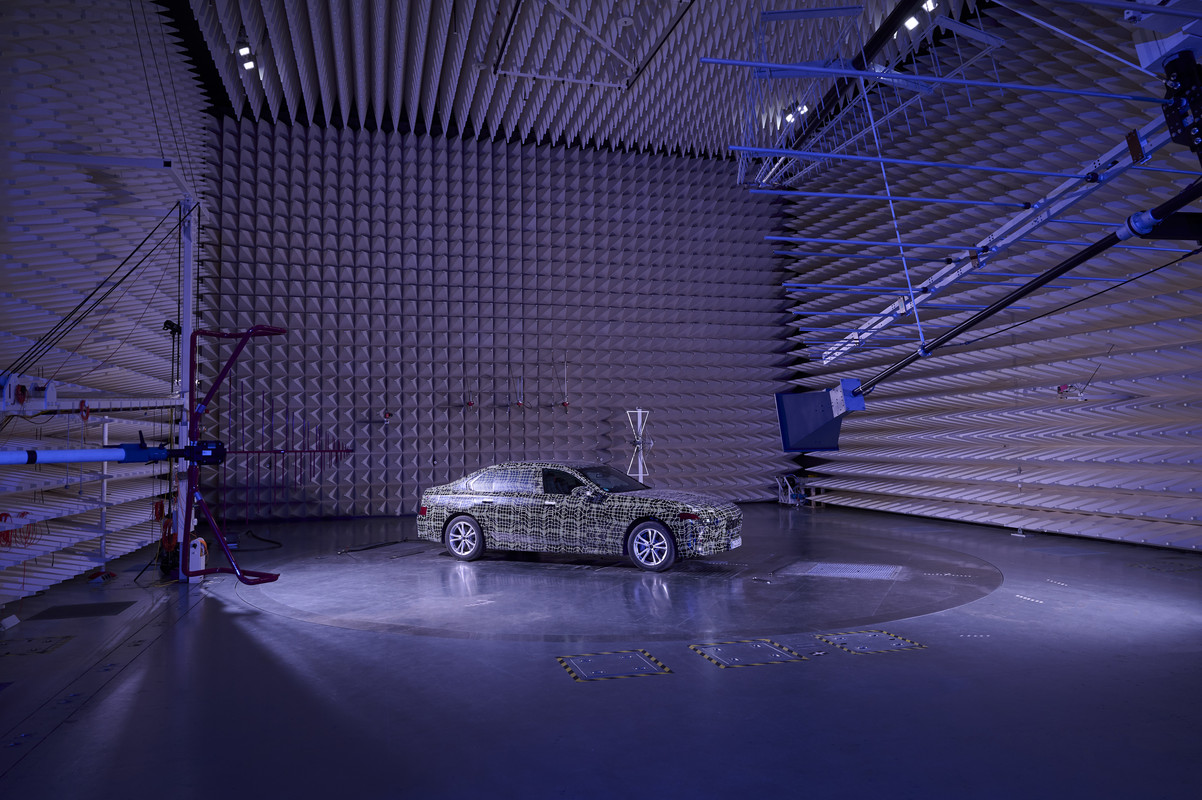 P90450168_highRes_the-first-ever-bmw-i