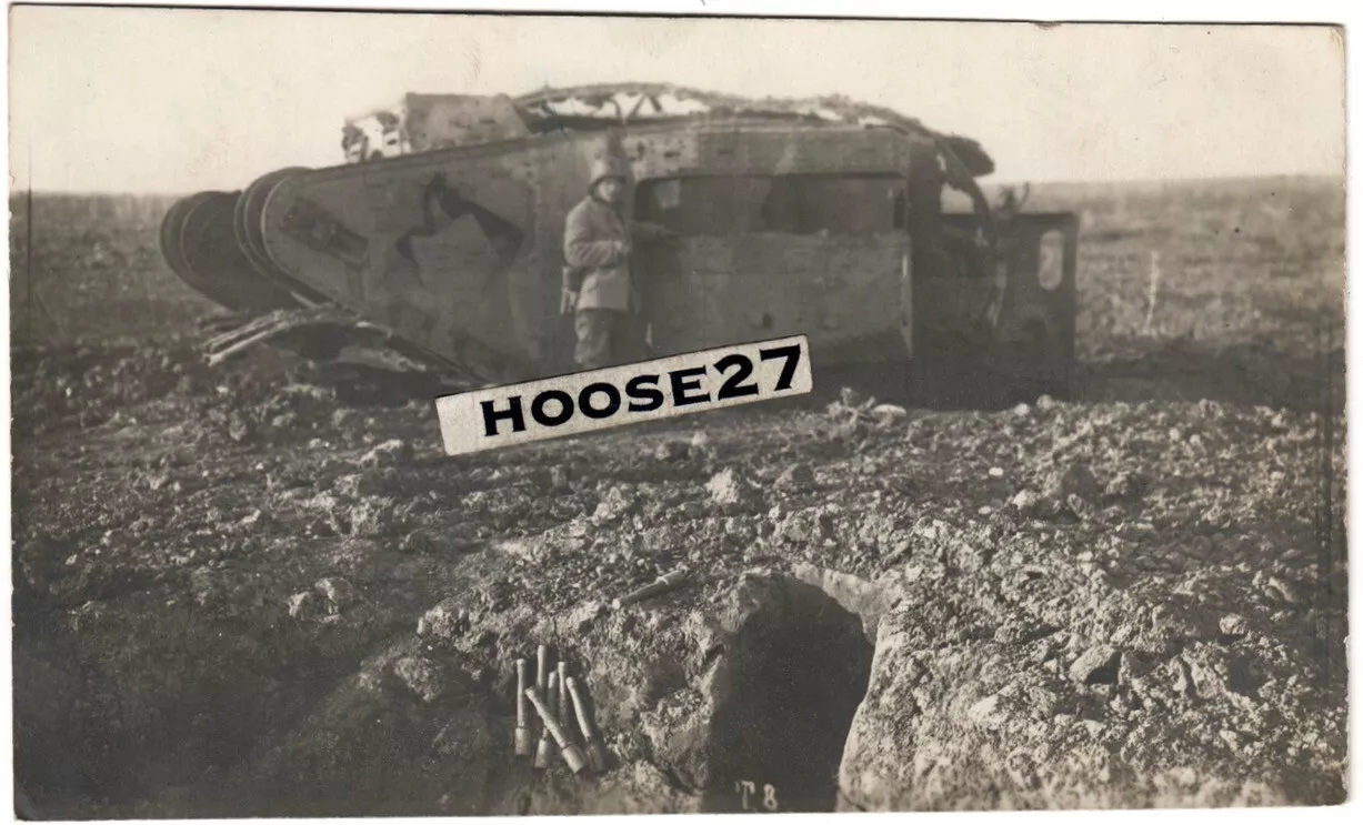 Foto zerstörte Tank Panzer Mark II-III Einzelkämpfer Handgranaten 1.WK orig 9112