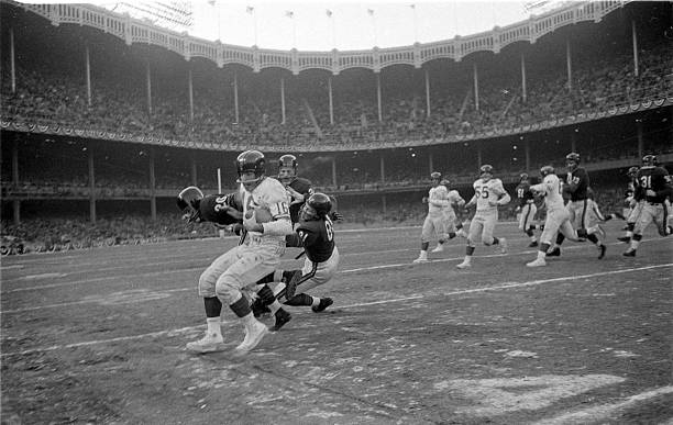 Gifford-vs-Bears-1956.jpg