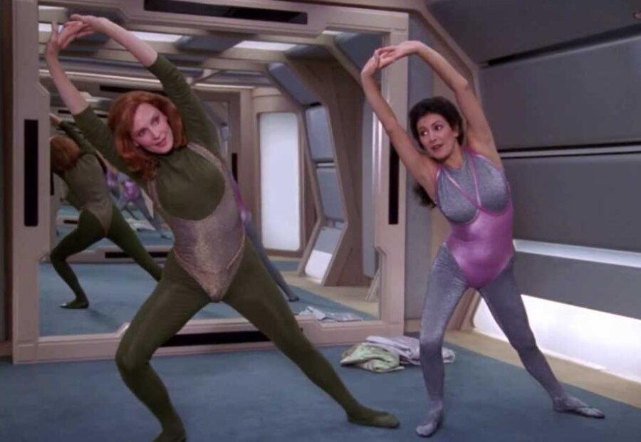 tng-crusher-troi-stretching-900x621.jpg