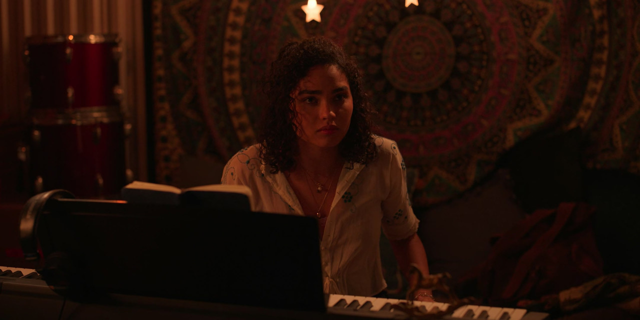 Little Voice (2020) S01E01 I Don't Know (4Kto1080p ATVP Webrip x265 10bit EAC3 5.1 - HxD) [TAoE].mkv