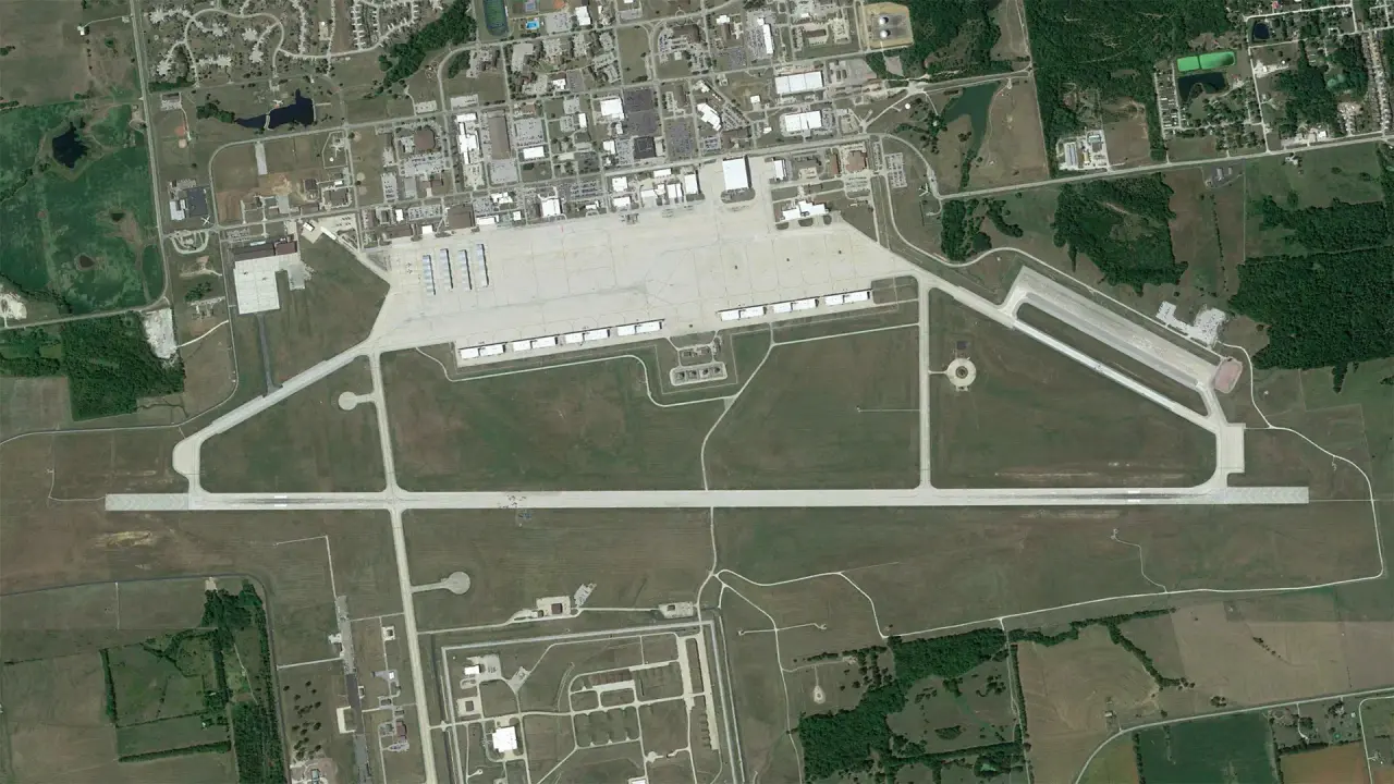 Whiteman-AFB-runway.webp