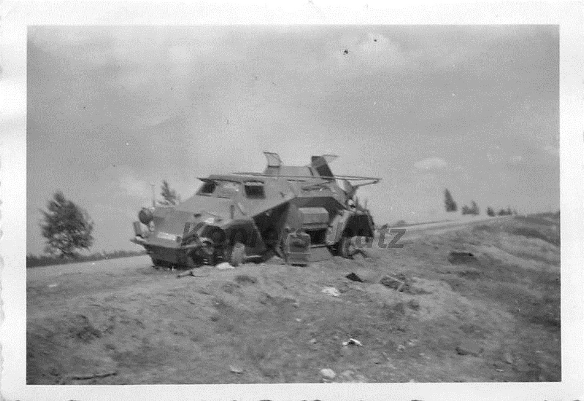 Zerstörte deutscher Panzerspähwagen Sd. Kfz 221 