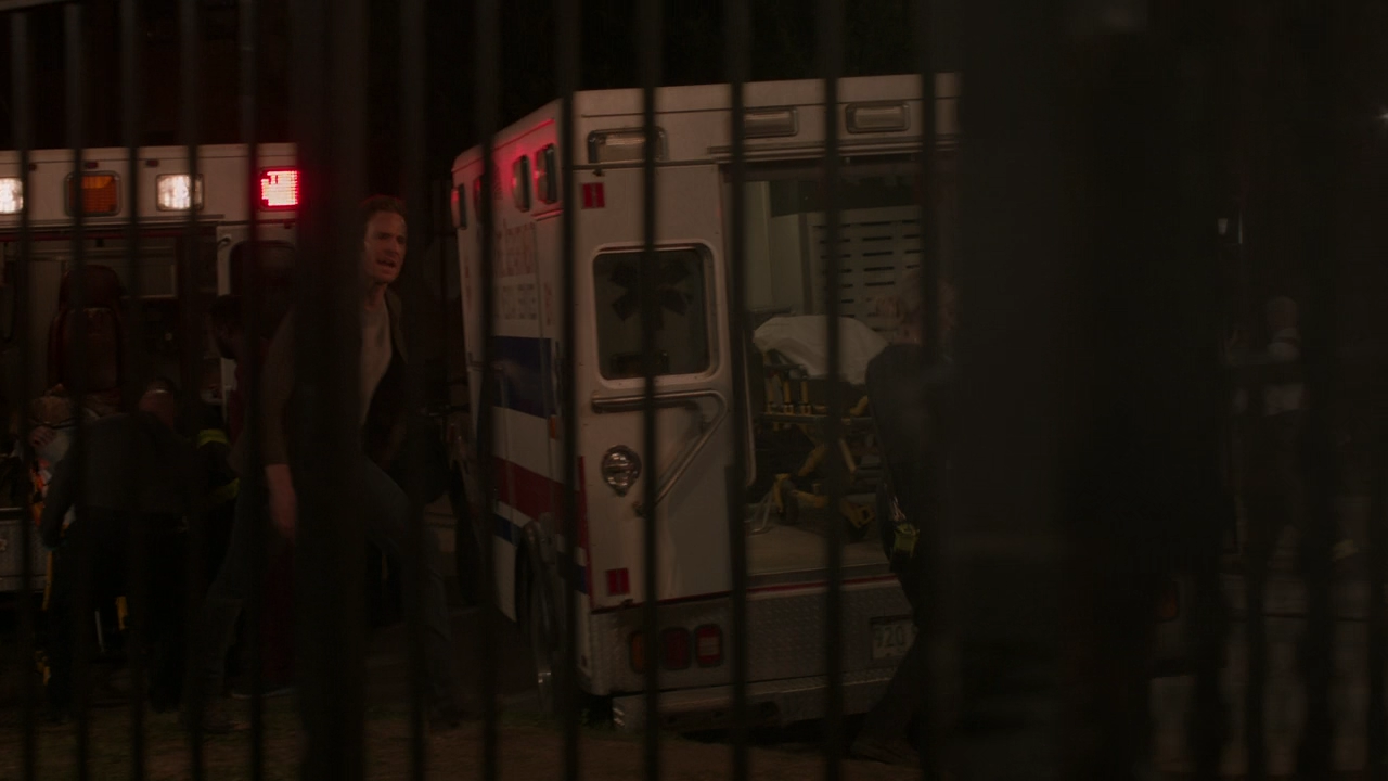 Chicago.Med.S08E01.Si.comincia.contando.le.perdite.720p.WEBMux.ITA.ENG.x264-BlackBit[screenshot 1]