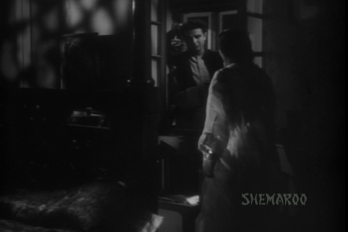 Ratan-1944-DVDRip-Hindi-480p-AVC-AAC-2-0-ESub-mkv-0003