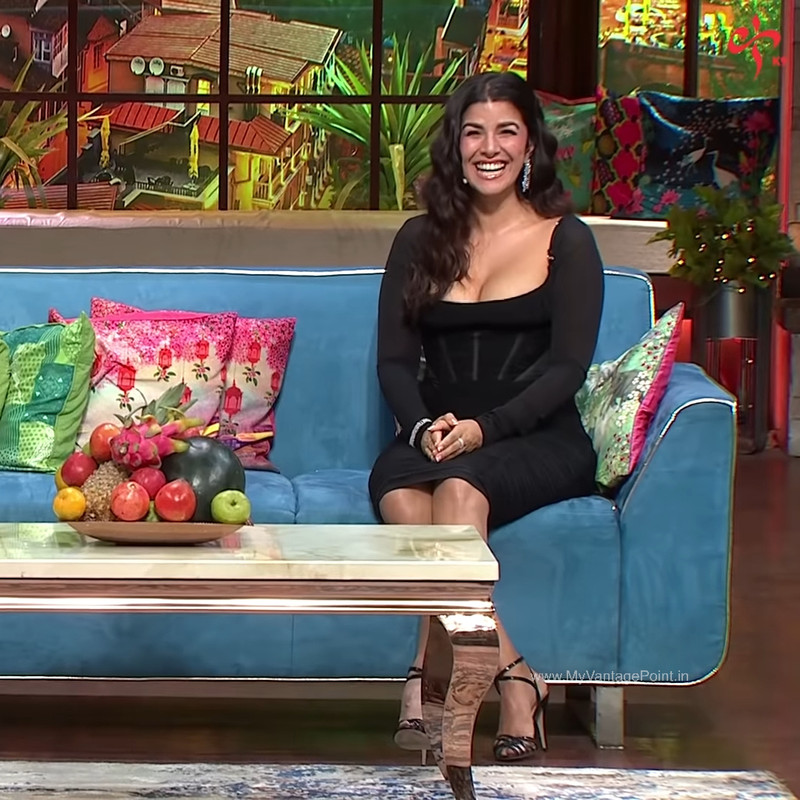 hot-pics-of-nimrat-kaur-in-the-kapil-sharma-show-promoting-dasvi-2022