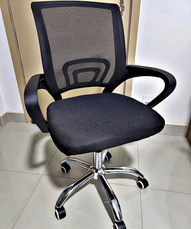 Cadeira de Escritório Secretária Base Cromada com Rodinha Fortt Lisboa Preta – CSF02-P